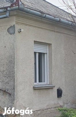 Fehér műanyag redőny