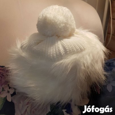 Fehér műszőrmés mongol sapka