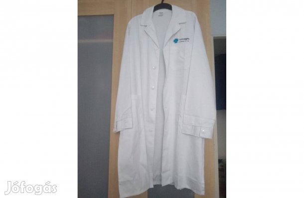 Fehér orvosi galléros, egyenes szab pamutköpeny 3 zsebbel (50 méret)