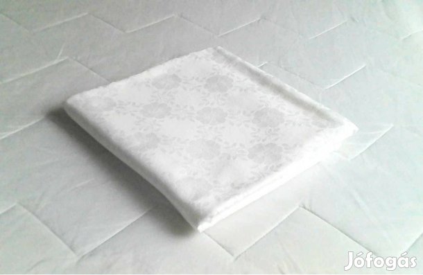 Fehér pamut damaszt abrosz terítő, virágos 150 x 95