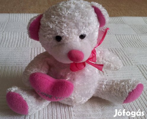 Fehér plüss maci rózsaszín szívvel
