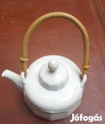 Fehér porcelán kanna újszerű gyönyörű