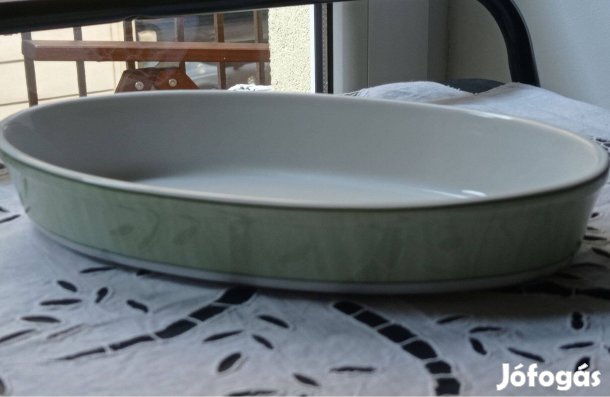 Fehér porcelán ovális tál körben zöld motívumokkal * Guy Degrenne