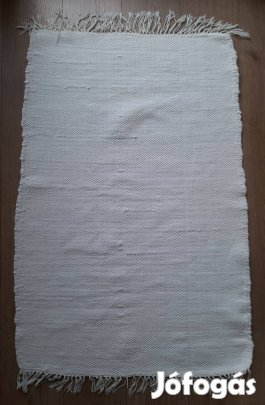 Fehér rongyszőnyeg