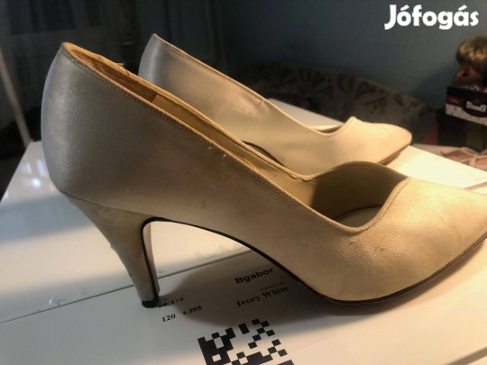 Fehér selyem mennyasszonyi cioő 38