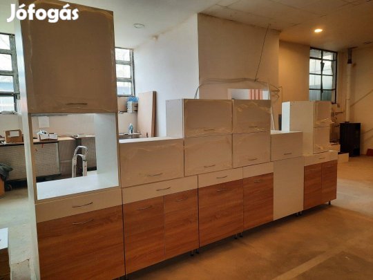 Fehér-sonoma konyhabútor, akár bontva is (AN166)