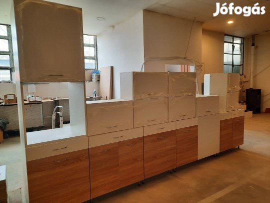 Fehér-sonoma konyhabútor, akár bontva is (AO166)