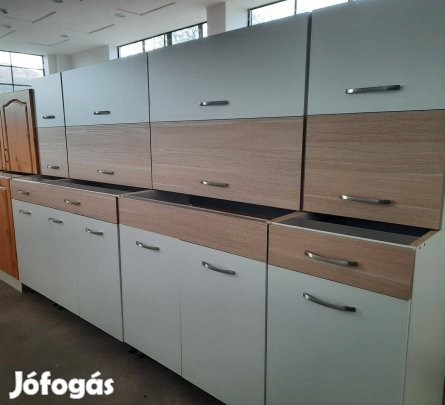 Fehér-sonoma konyhabútor, akár bontva is (AO167)