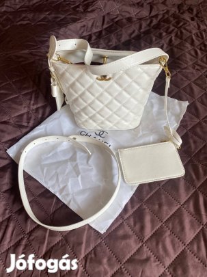 Fehér steppelt női táska