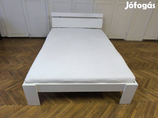 Fehér színű 2fiókos 140*200-as ágy, matraccal együtt 