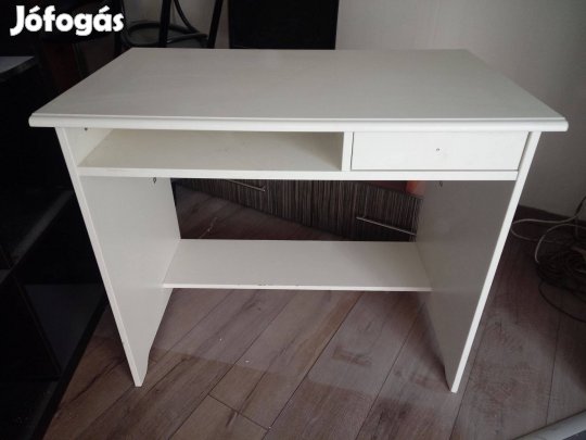 Fehér színű íróasztal jó állapotban