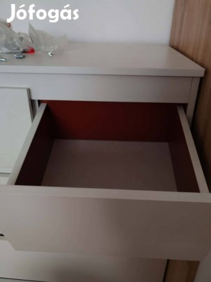 Fehér színű komód