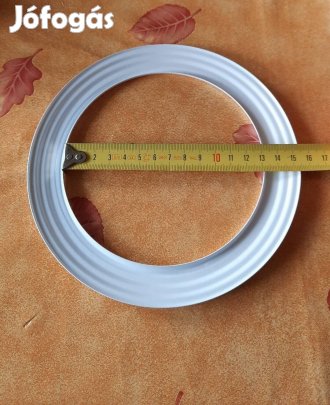 Fehér színű takarórózsa,füstcsőrózsa eladó!