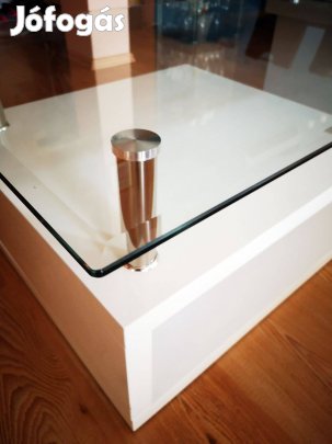 Fehér üveg kisasztal, dohányzó asztal