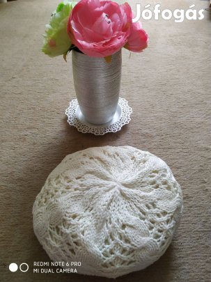 Fehér vékony, kötött divat sapka