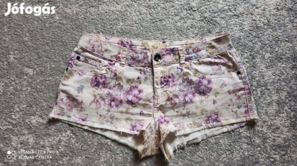 Fehér virágmintás farmer rövidnadrág, short 38-as