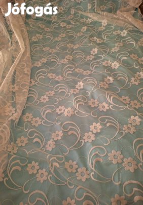 Fehér virágmintás függöny( H. 245 / Sz: 273 )