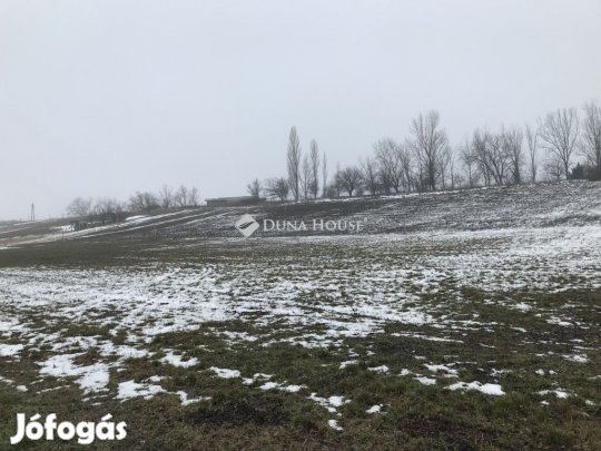 Fehérvárcsurgói eladó 610 nm-es telek