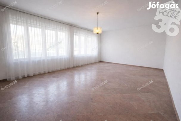 Fejleszthető, bővíthető üzleti ingatlan Lajosmizse szívében!