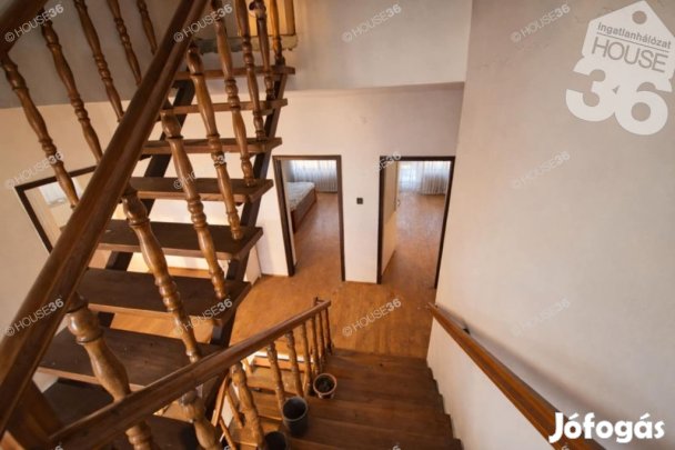 Fejleszthető, bővíthető üzleti ingatlan Lajosmizse szívében!