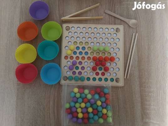 Fejlesztő montessori golyós játék. 