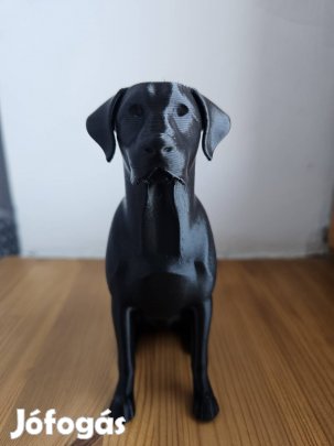Fekete Labrador szobor