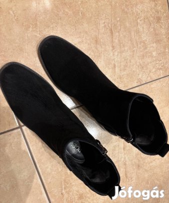 Fekete Poé velúr bokacsizma