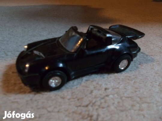 Fekete Porsche, műanyag játékautó