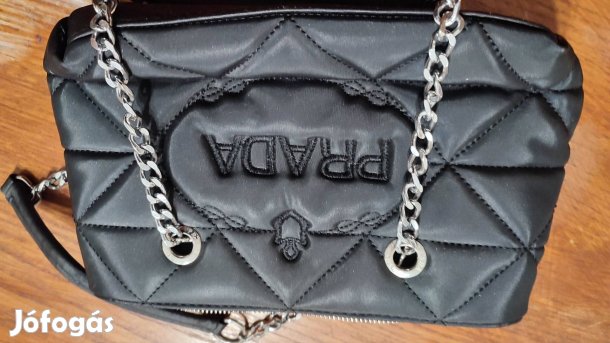Fekete Prada táska eladó.