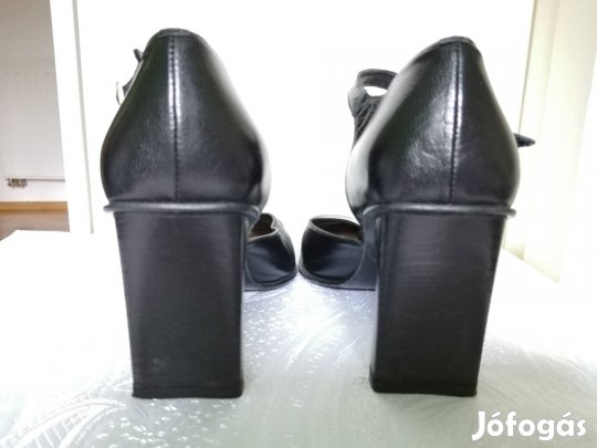 Fekete, bőr szandál 