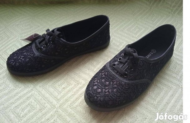 Fekete, csipkés tornacipő, 39-es, Új!
