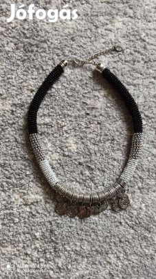 Fekete, fehér, ezüst színű bizsu nyaklánc
