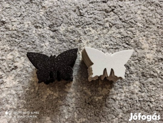 Fekete, fehér öntapadós, csillámos dekorgumi pillangók lakásdekor