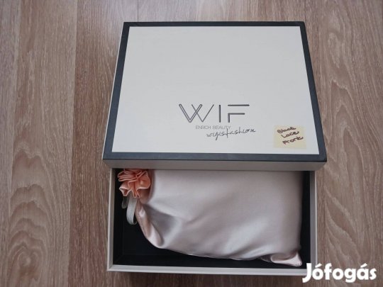 Fekete, hosszú, lace front paróka (Wigisfashion)