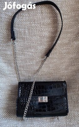 Fekete, lakk kis válltáska