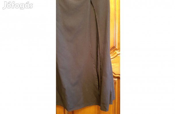 Fekete, női harangalakú hosszú szoknya, 42-es nagyon csinos, sliccelt