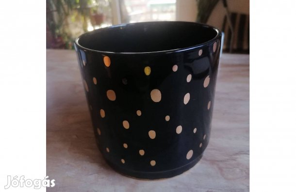 Fekete, pöttyös, kerámia kaspó eladó!