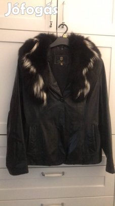 Fekete, rövid szabású női bőrdzseki levehető gallérral