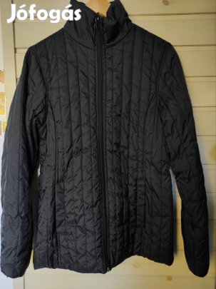 Fekete, steppelt kabát