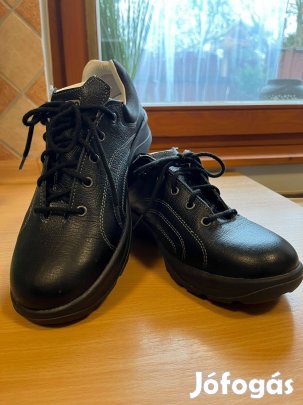 Fekete, széles orrú munkavédelmi félcipő 41 méret, S2 Új