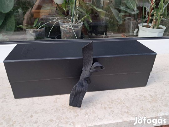 Fekete ajándék díszdoboz