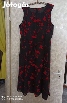 Fekete alapon piros mintás nagy méretű ruha 50-es