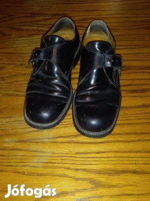 Fekete alkalmi cipő
