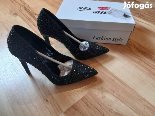 Fekete alkalmi cipő