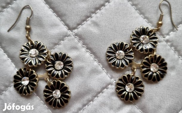 Fekete-arany színvilágú alkalmi fülbevaló