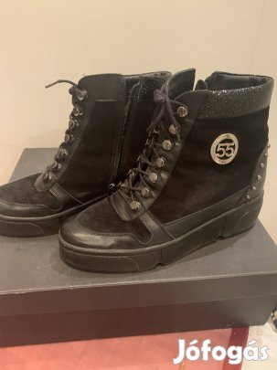 Fekete bőr bokacsizma 40-es