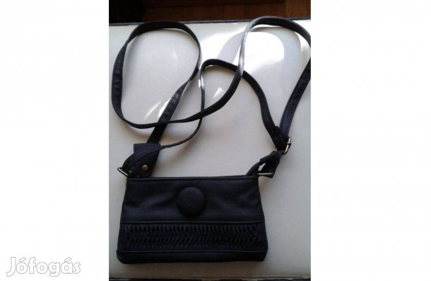 Fekete bőr női vállra akasztható táska, disco táska