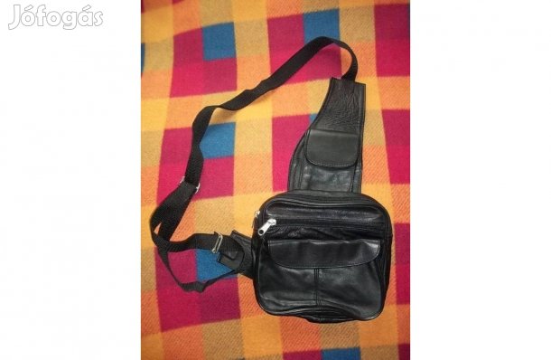 Fekete bőr oldaltáska
