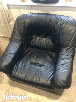 Fekete bőr ülőgarnitúra
