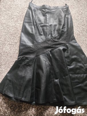 Fekete bőrszoknya